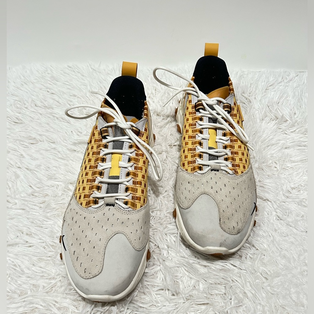 Nile React Sertu Grey Honeycomb Running Shoe Men’… - image 1